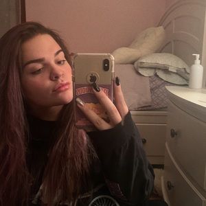 Meet your Posher, Mia